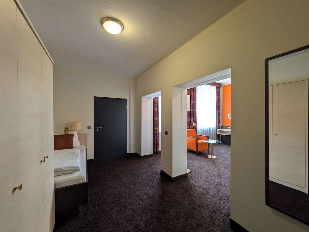 Best Western Hotel Augusta Family Room, 3 Twin Beds (Cozy Sitting Corner) 3