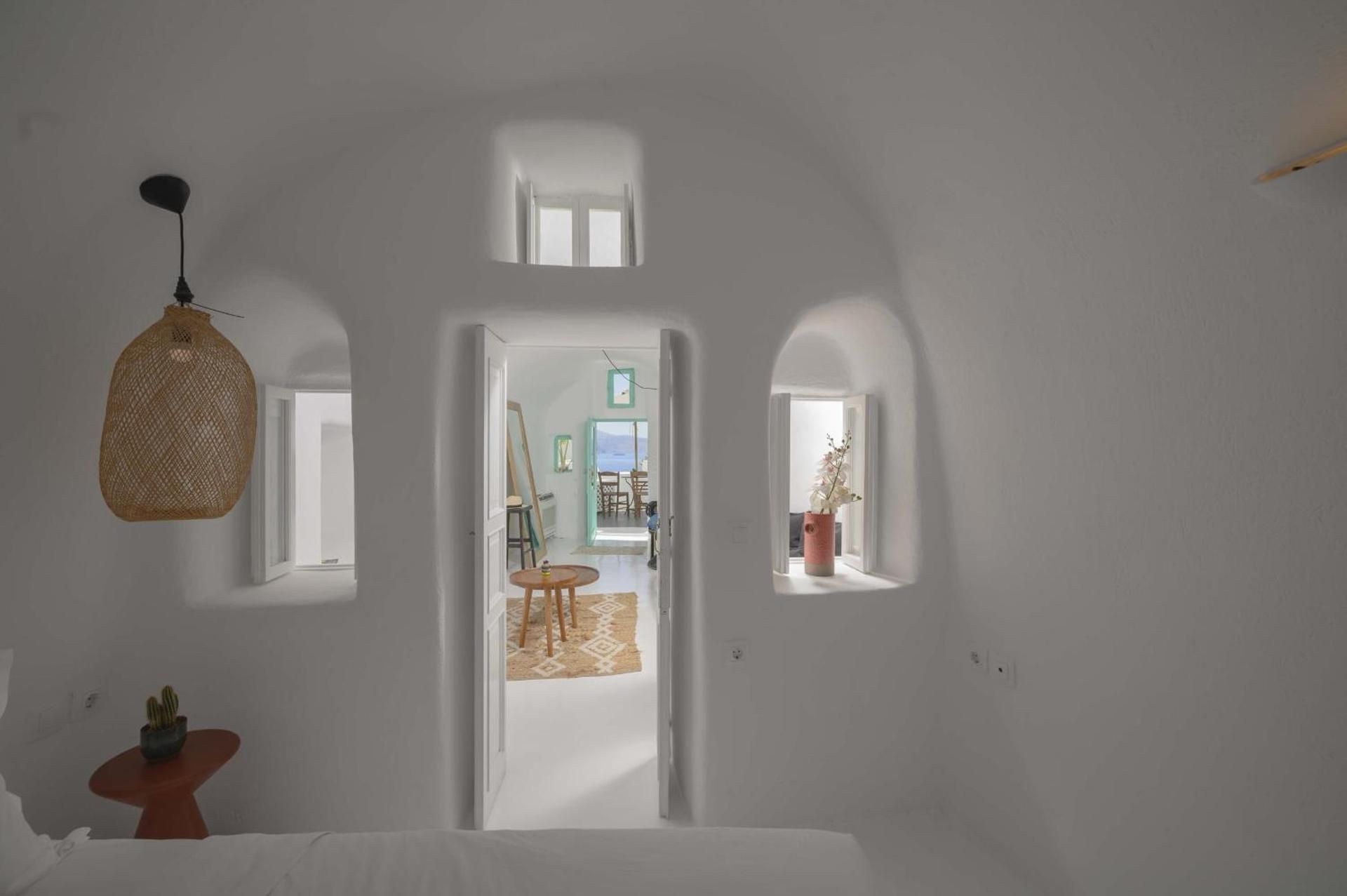 Cave Suite with Outdoor Plunge Pool & Caldera View