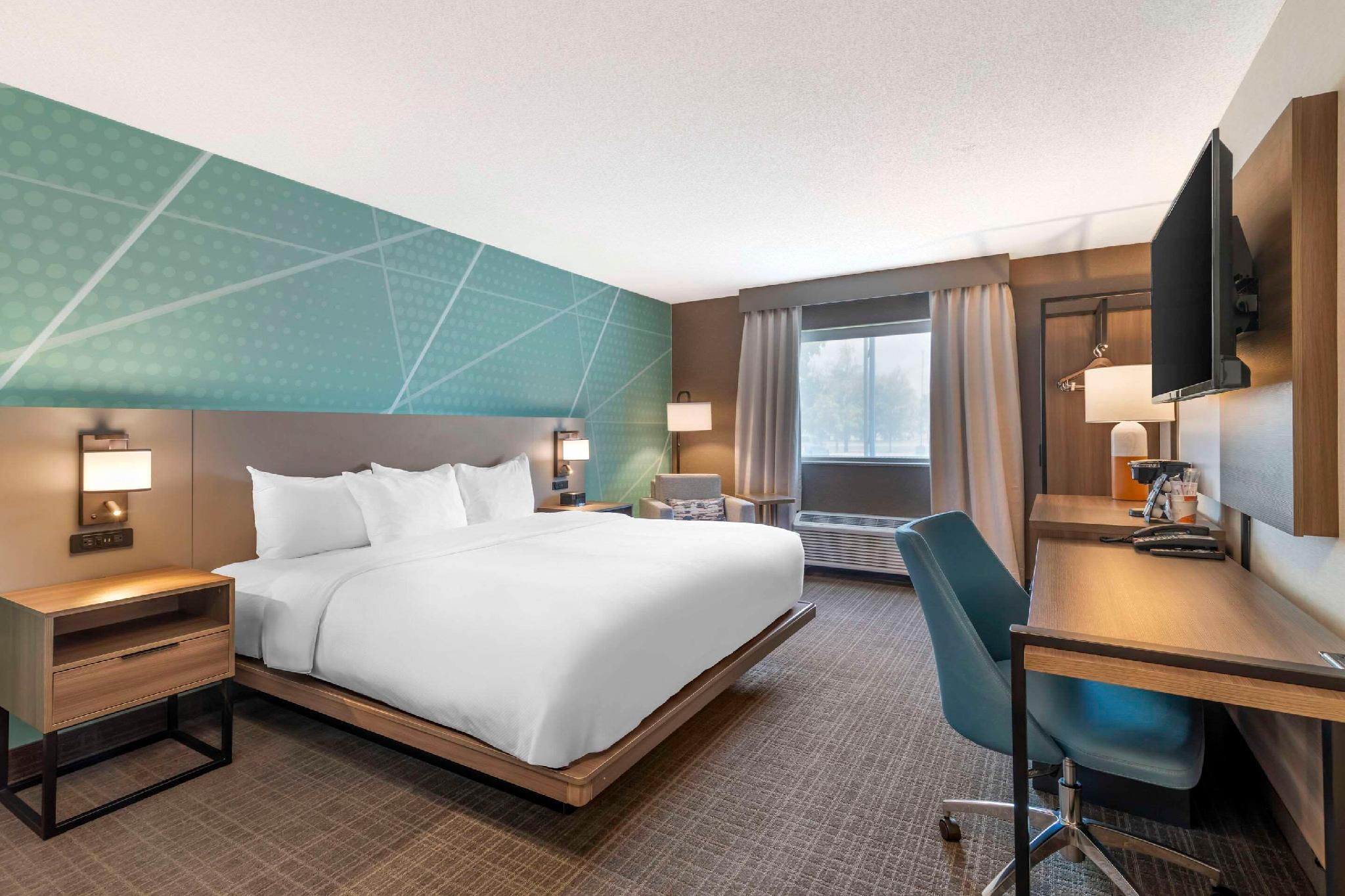 1 King Bed, Nonsmoking