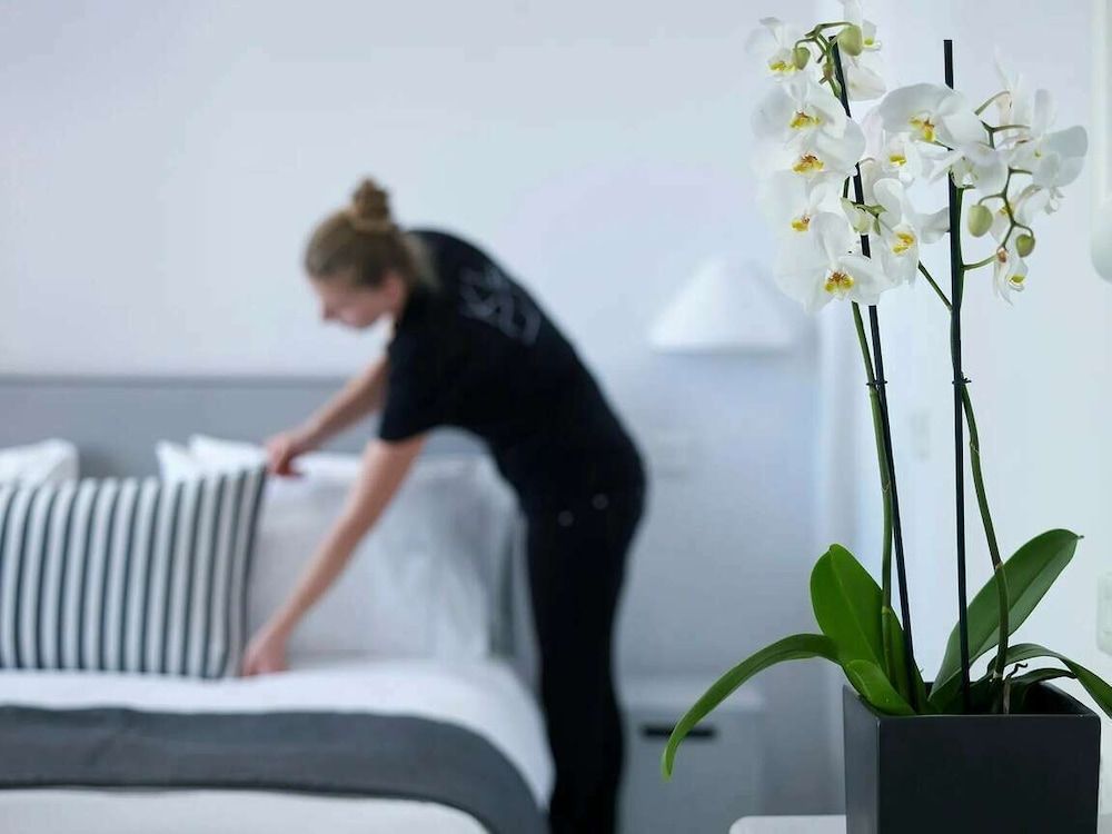 Kalisti Hotel & Suites Elegant White Deluxe Room with Private Balcony 2