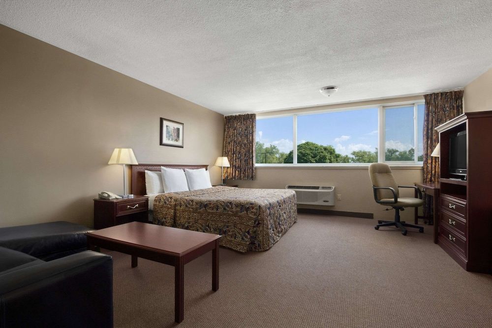 Standard Room, 1 Queen Bed