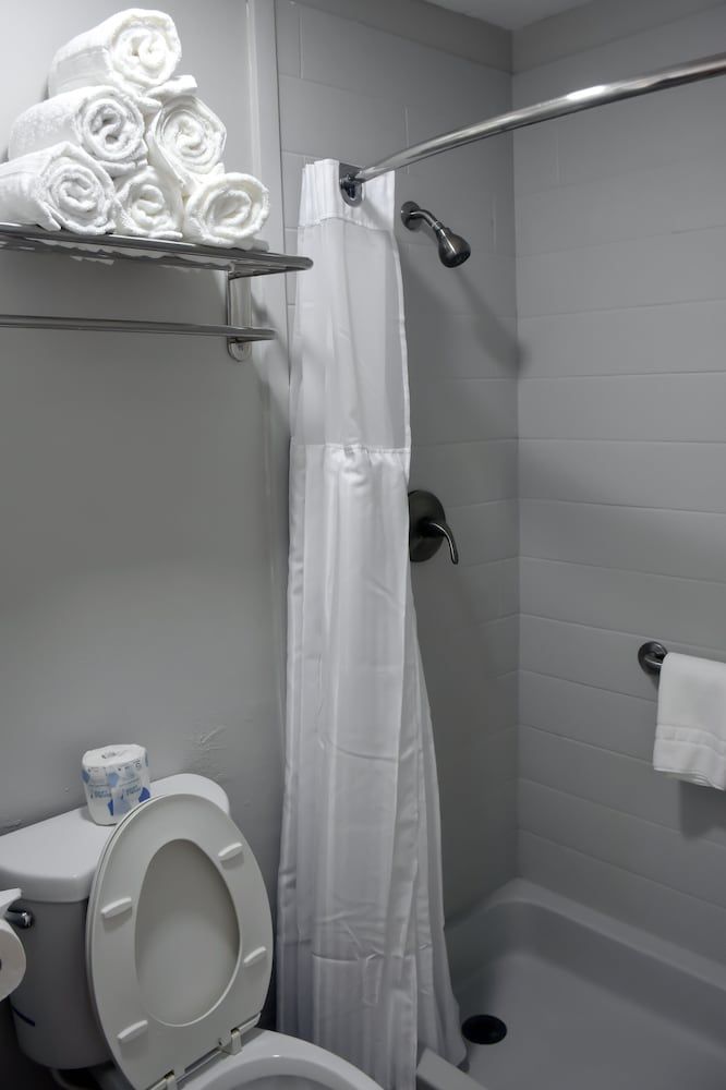 Destin Inn and Suites Deluxe Room, 1 King Bed, Non Smoking 4