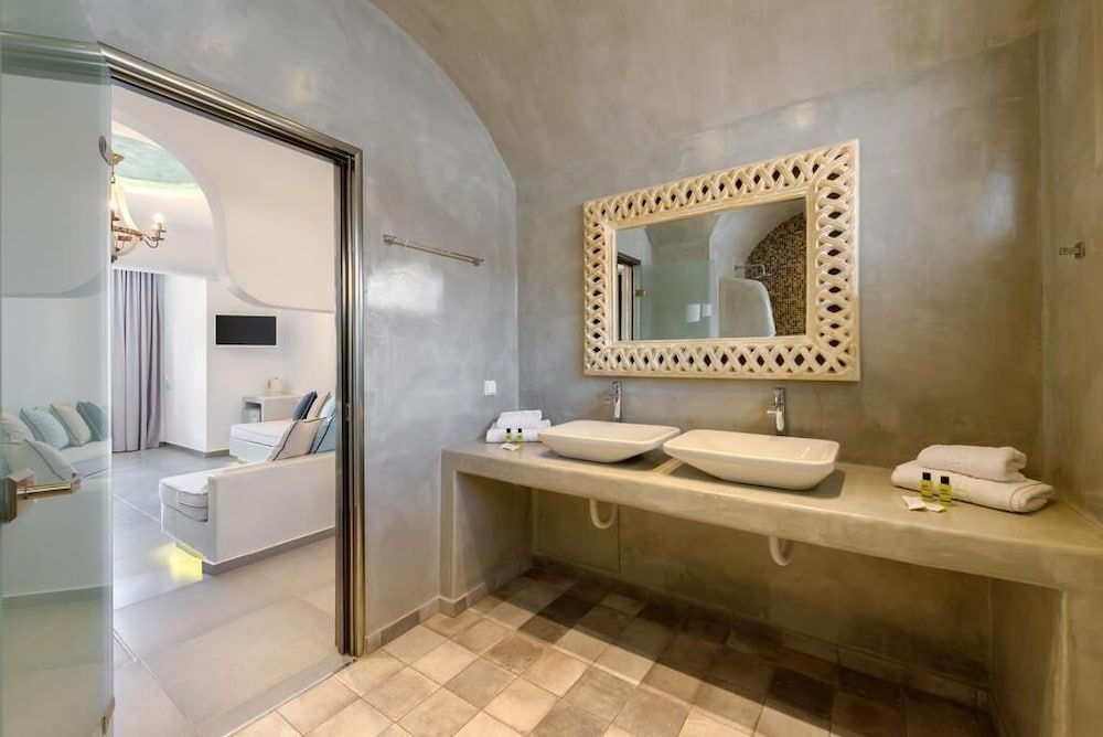 A&G Suites Deluxe Room, Jetted Tub 7