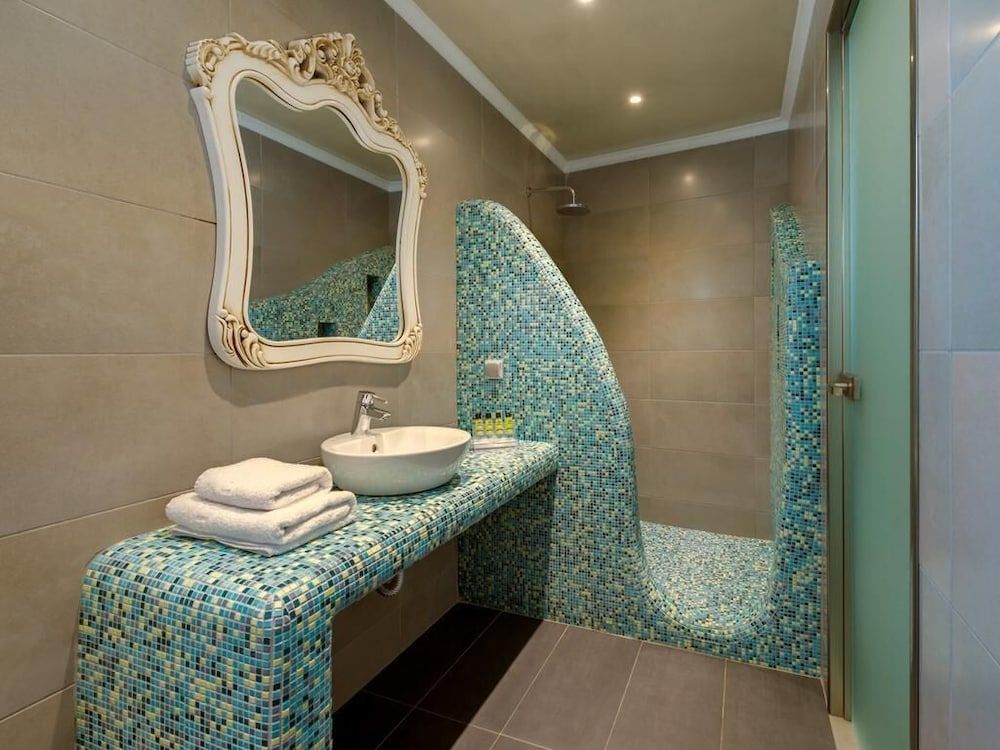 A&G Suites Deluxe Room, Jetted Tub 8