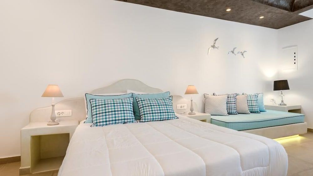 A&G Suites Deluxe Double or Twin Room, Sea View 5