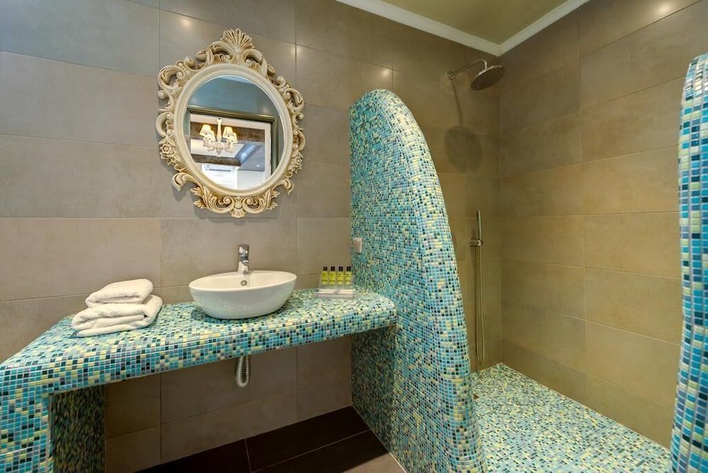 A&G Suites Deluxe Room, Jetted Tub 6