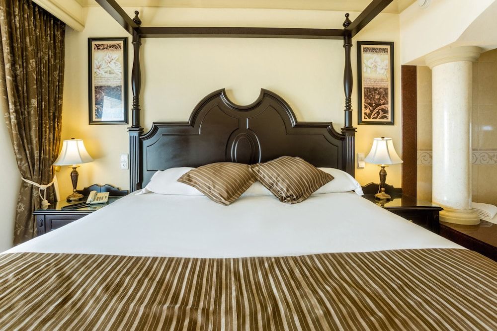 Suite, Jetted Tub, Sea View (M)