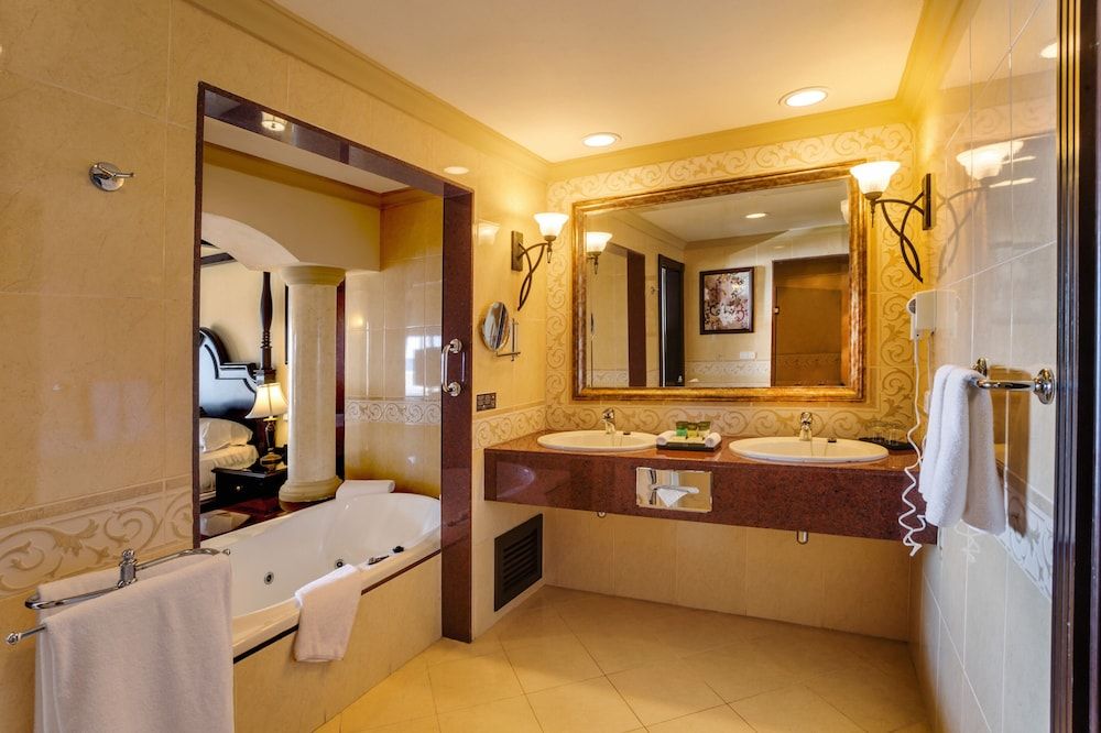 Suite, Jetted Tub, Sea View (M)