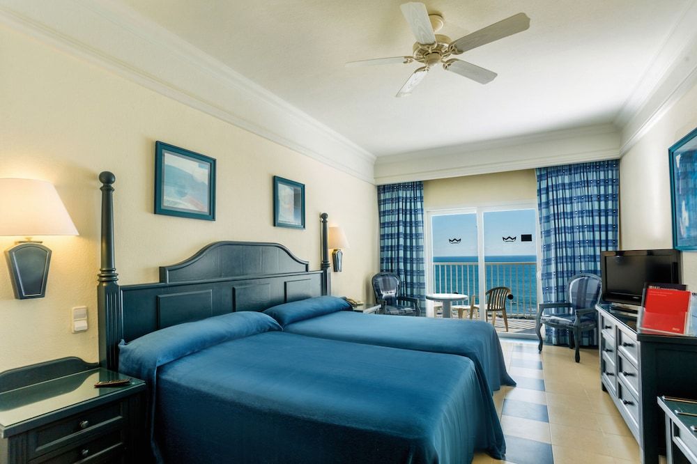 Double Room (C)