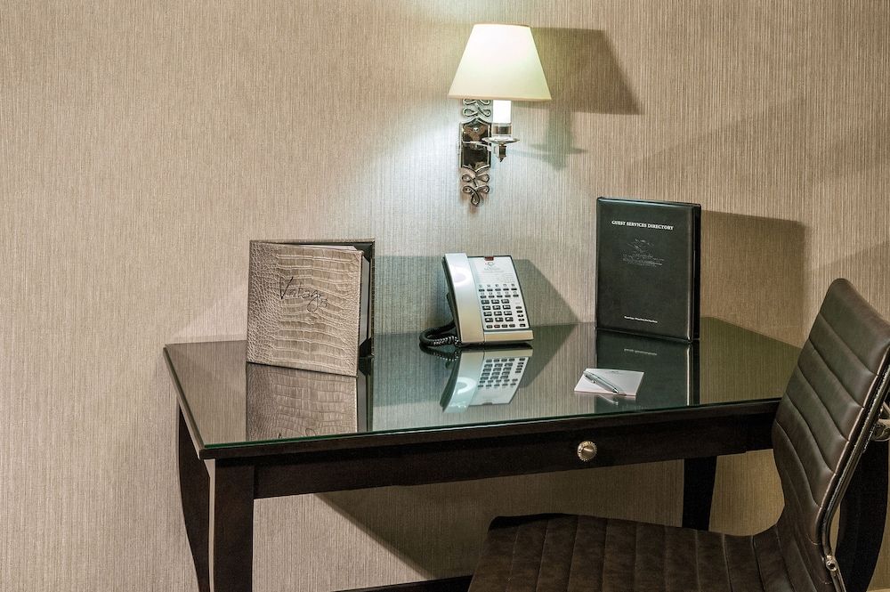 Standard Suite, 1 King Bed