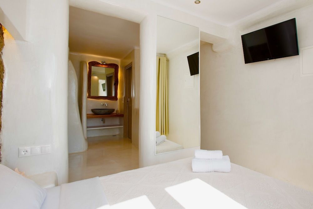 Villa Elina Suites And More Deluxe Studio (Ground Floor, 2 Adults) 9