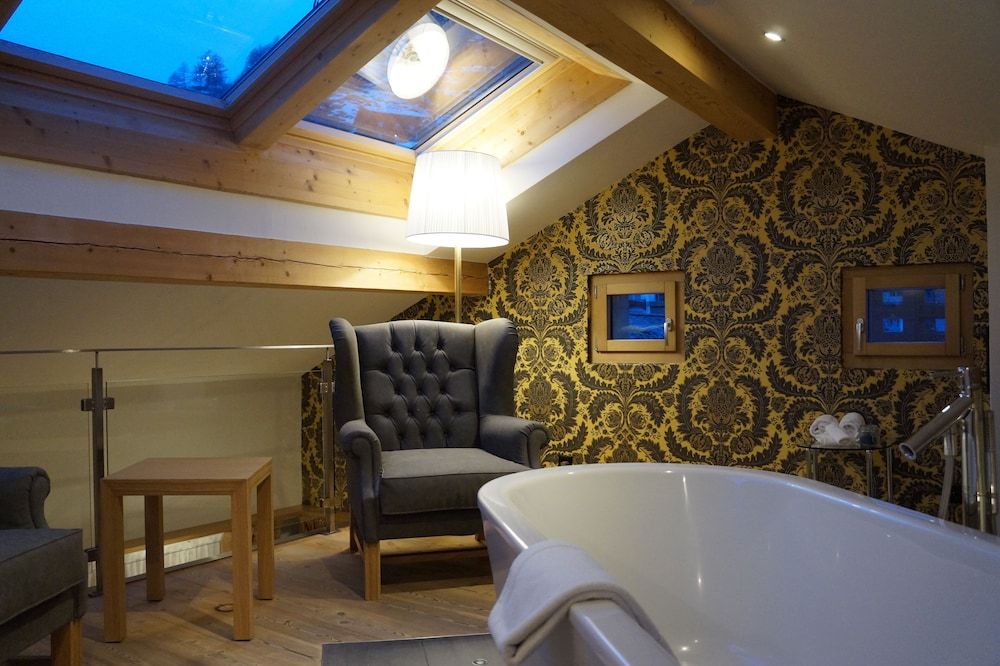 Hotel Walliserhof Zermatt Romantic Suite, 1 Bedroom 3
