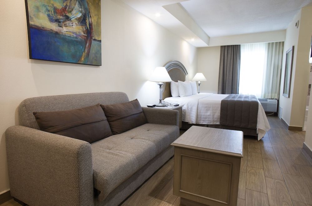 Best Western Plus Monterrey Colon Junior Suite, 1 King Bed, Non Smoking, Kitchenette