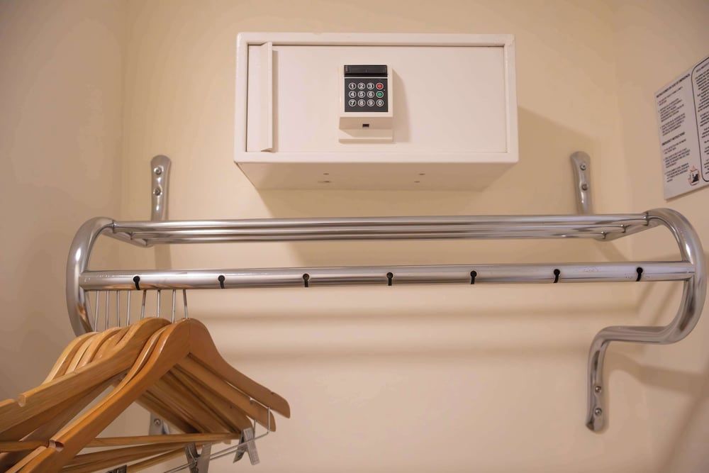 Best Western Plus Monterrey Colon Superior Room, 1 King Bed, Non Smoking, Kitchenette 5