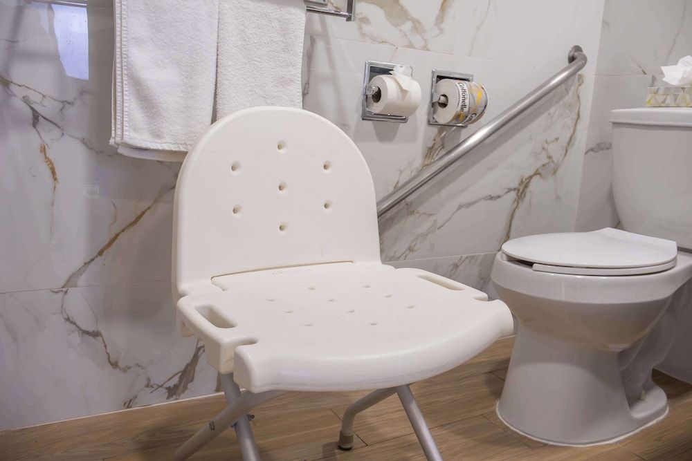 Best Western Plus Monterrey Colon Standard Room, 1 King Bed, Accessible, Non Smoking 7