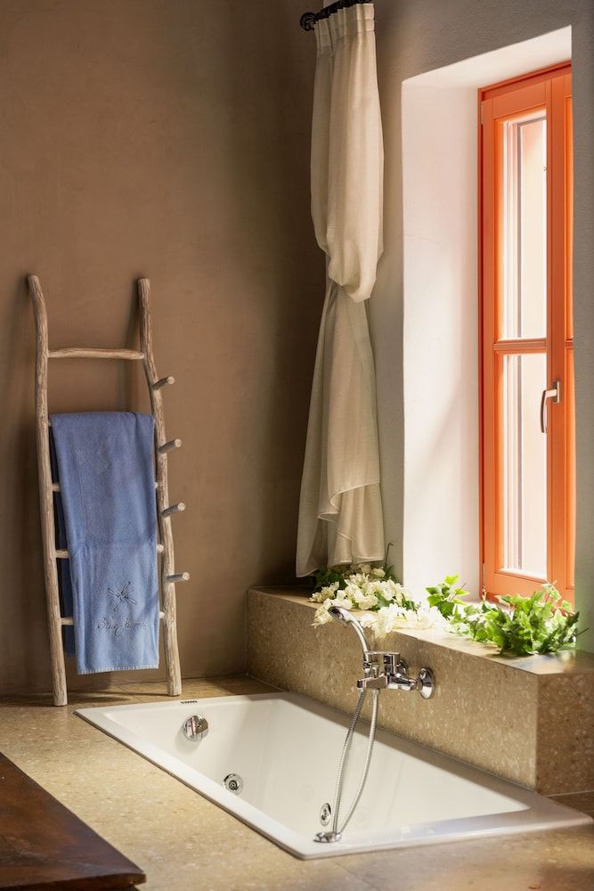 IONE SUITE