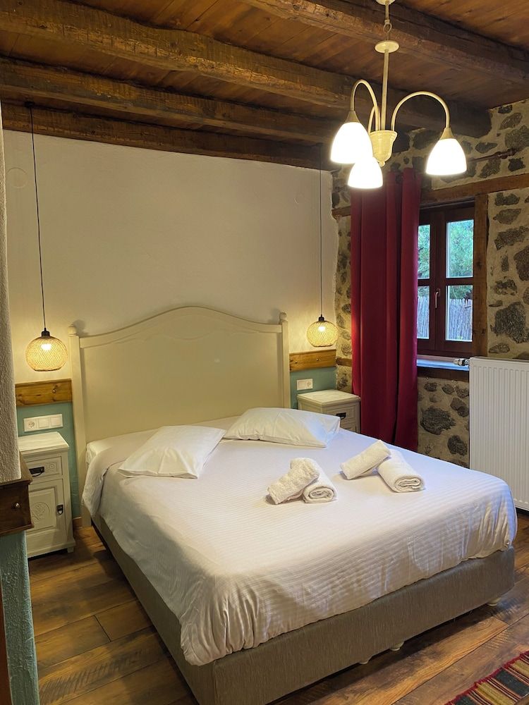 Agios Germanos Traditional Hotel Triple Room (Fireplace)