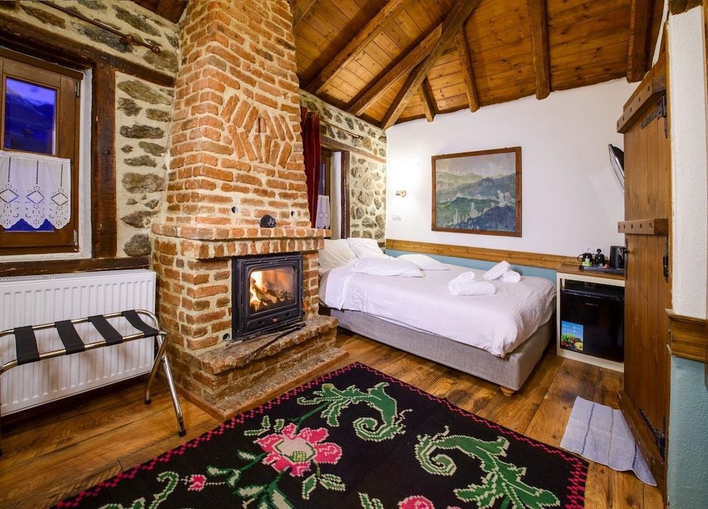Agios Germanos Traditional Hotel Triple Room (Fireplace) 6