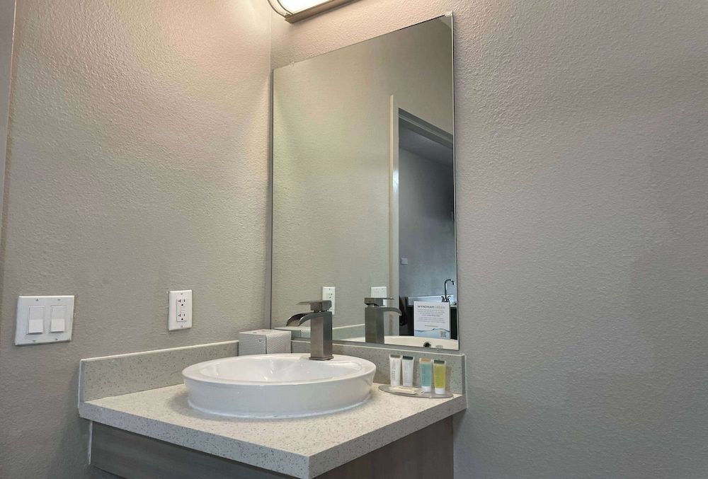 Studio Suite, 1 Queen Bed, Accessible, Non Smoking (Mobility, Bathtub w/Grab Bars)