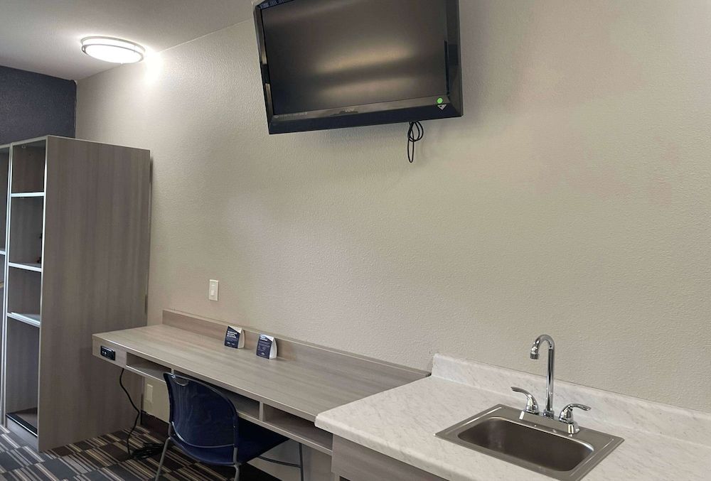 Microtel Inn & Suites by Wyndham Bossier City Studio Suite, 1 Queen Bed, Accessible, Non Smoking (Mobility, Roll-In Shower) 7