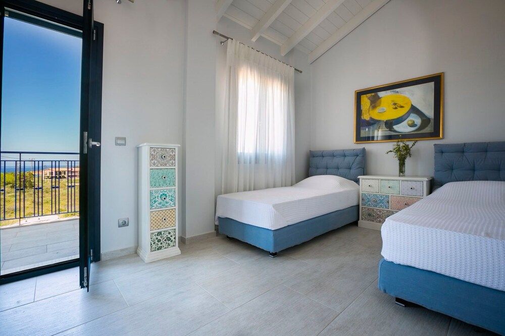 Villa (Seirios)