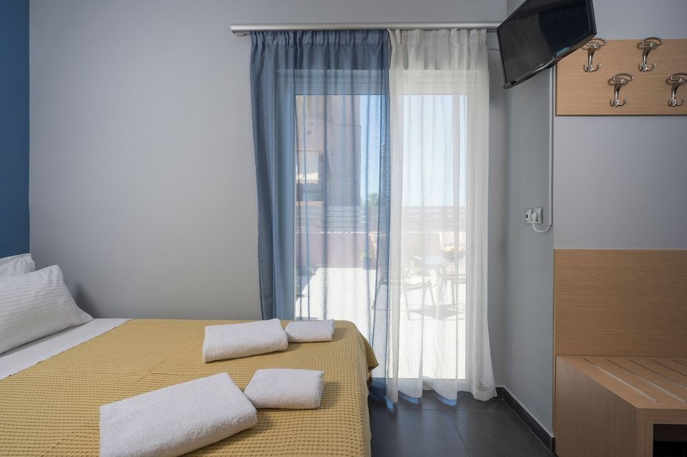 Deluxe Apartment, 1 Double Bed, Patio, Mountain View