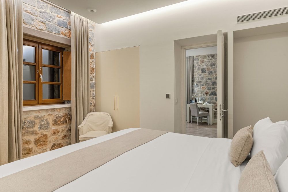 Private Pool Signature Suite Sea View