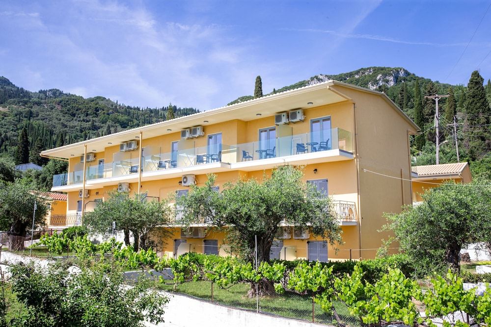 Passas Mare Apartments & Studios