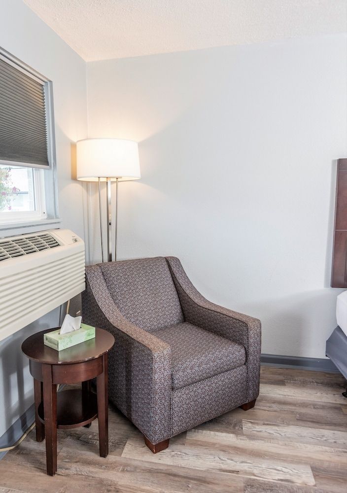 Butler Inn Premium Room, 2 Queen Beds 16