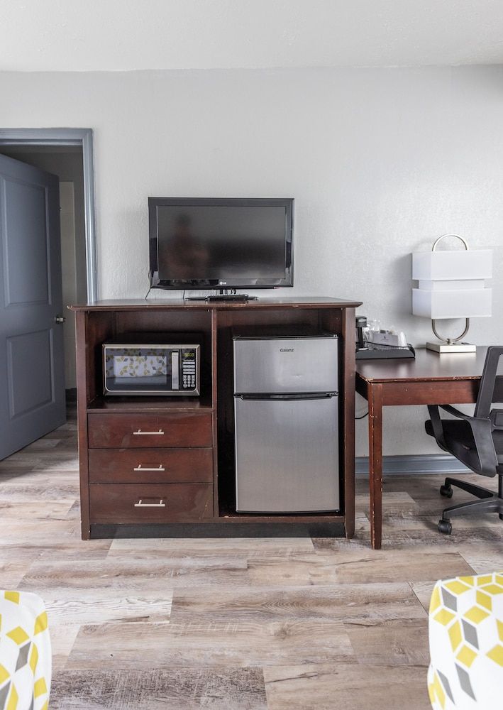 Butler Inn Premium Room, 2 Queen Beds 13