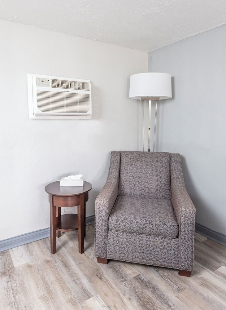 Butler Inn Premium Room, 2 Queen Beds 12