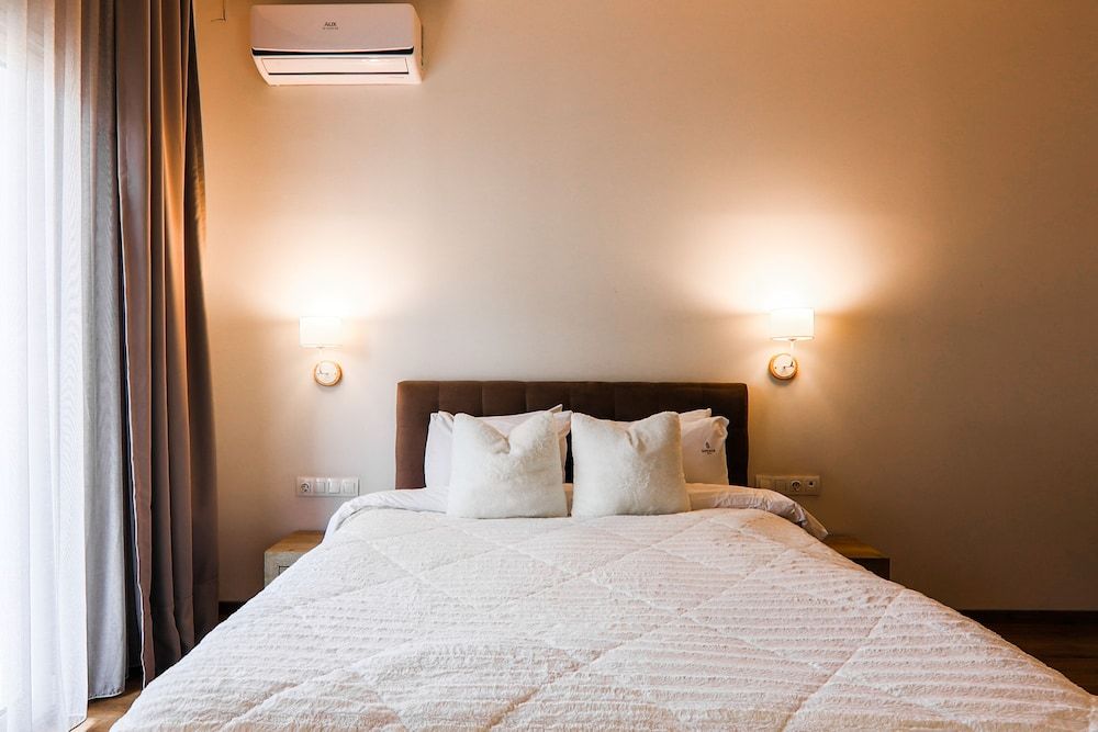 Superior One Luxury Apartments Deluxe Apartment 4