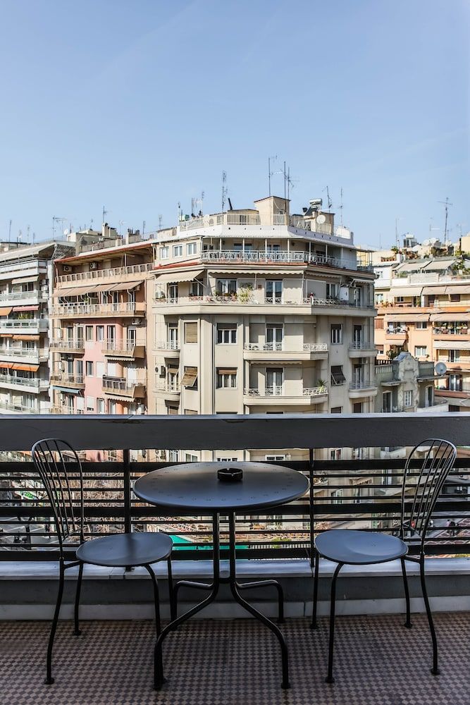 Superior One Luxury Apartments Deluxe Apartment 5