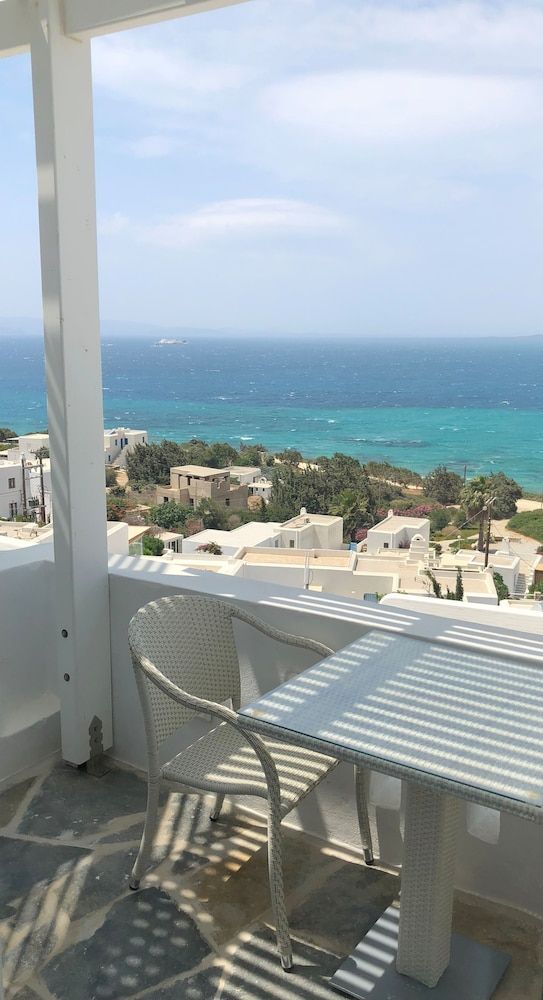 Duplex, Pool Access (Naxos Eye)