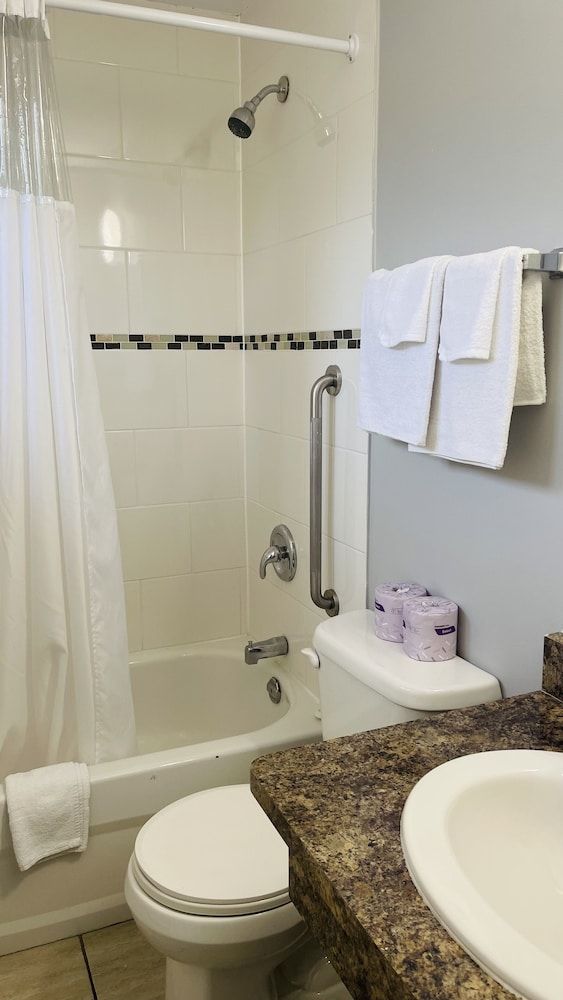 Falls Lodge by the Falls Room, 1 King Bed, Non Smoking 2