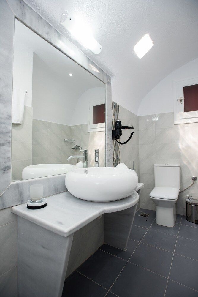 Luxury Triple Room, Smoking, Hill View