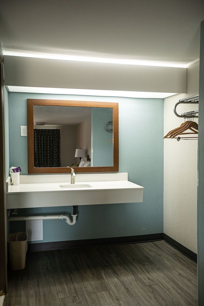 Knights Inn Mount Airy Room, 2 Double Beds, Non Smoking 7