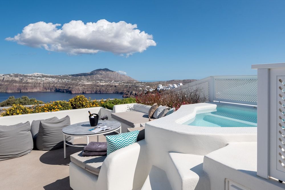 Elements of Caldera Suites Senior Studio Suite, Heated Tub, Sea View 17