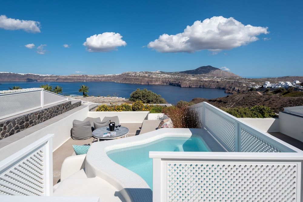 Elements of Caldera Suites Senior Studio Suite, Heated Tub, Sea View