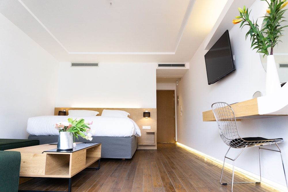 City Loft Hotel Deluxe Apartment, Balcony 2