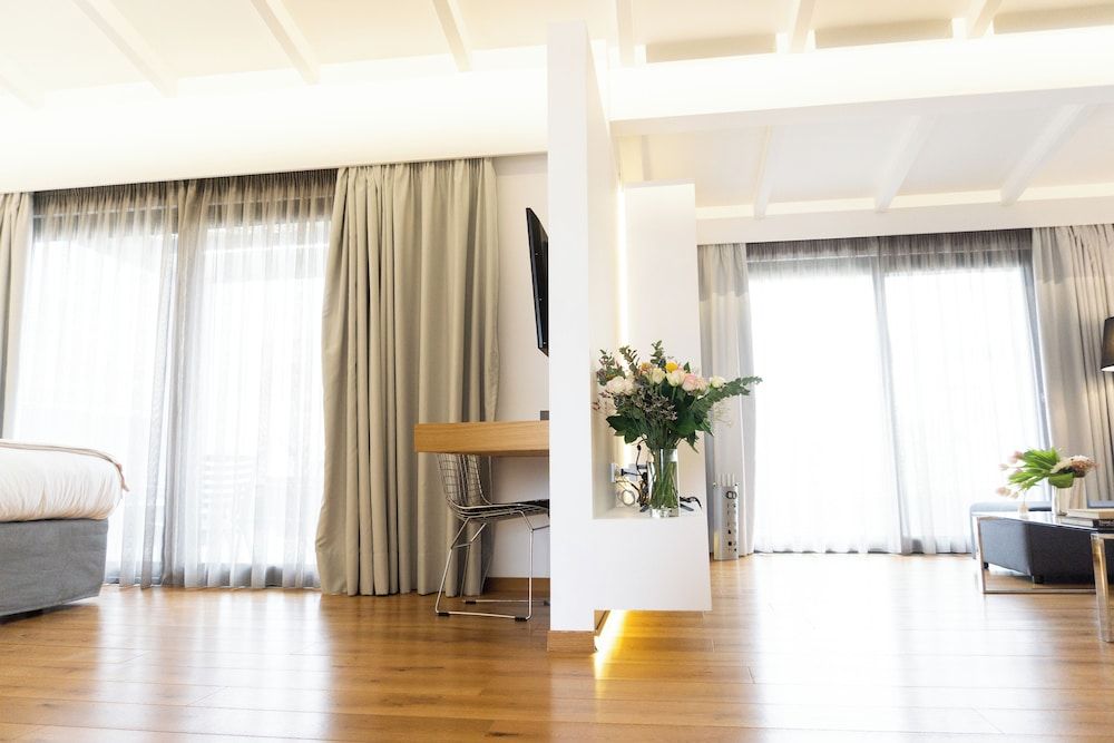 City Loft Hotel Deluxe Suite, Balcony 5