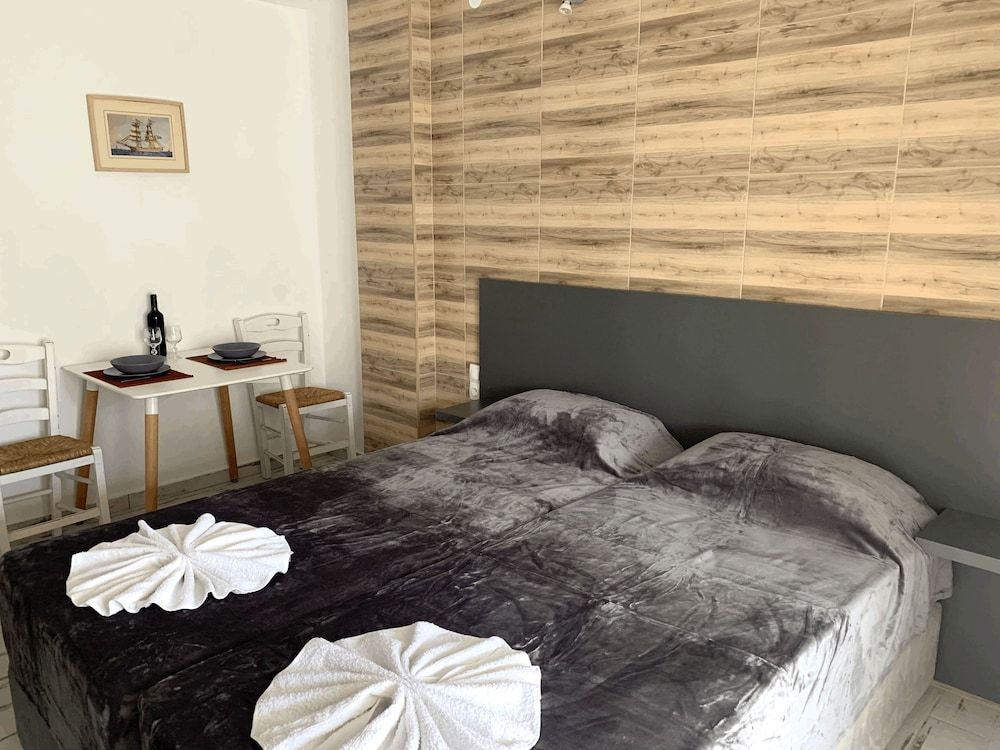 Polykratis Rooms