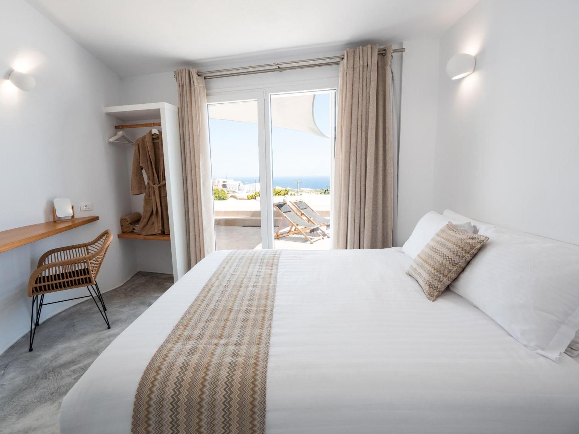 Exclusive Cave Suite with Heated Pool and Sea View