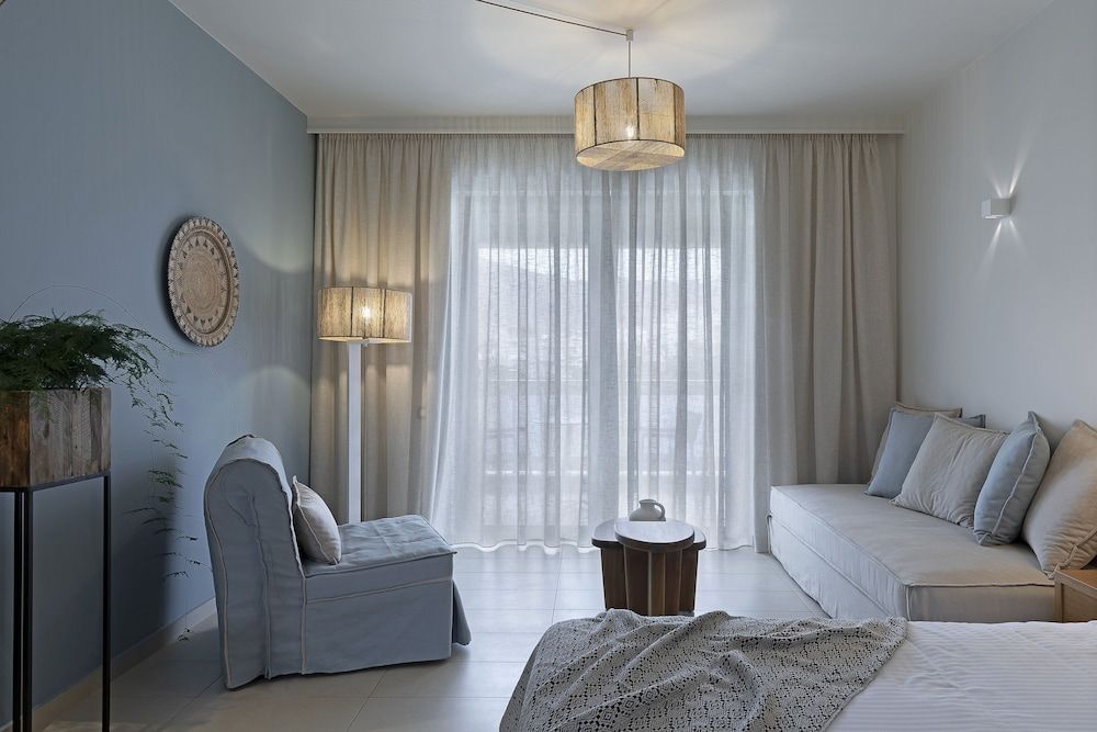 Superior Double or Twin Room, Partial Sea View