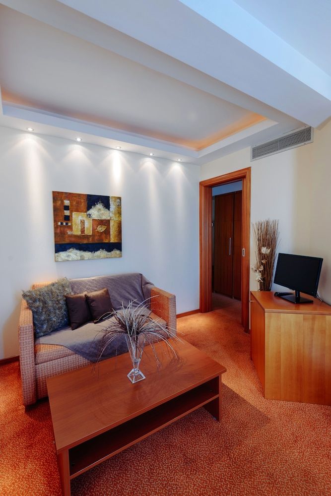 undefined The Athens Mirabello 2