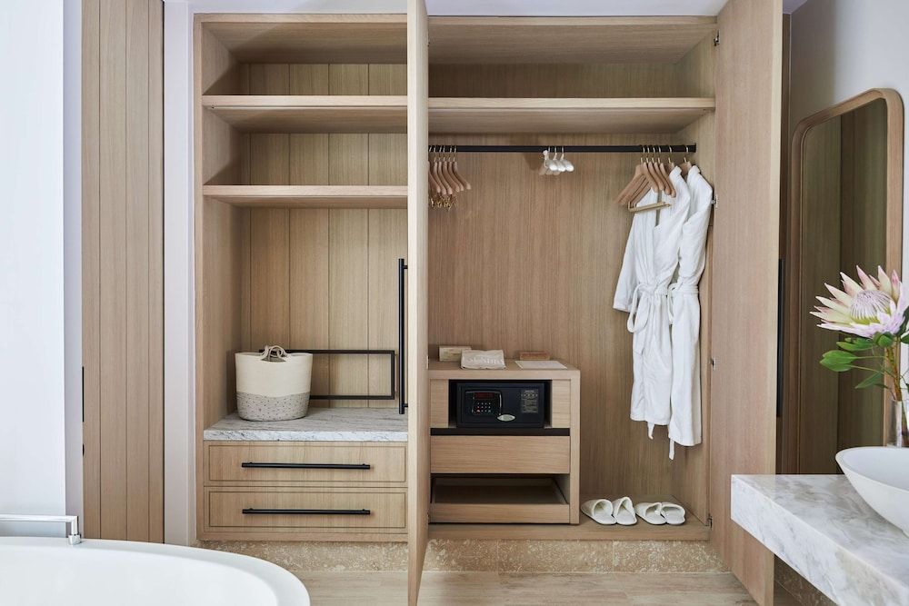 One&Only Cape Town Standard Room, 1 King Bed, Harbor View (Marina) 4