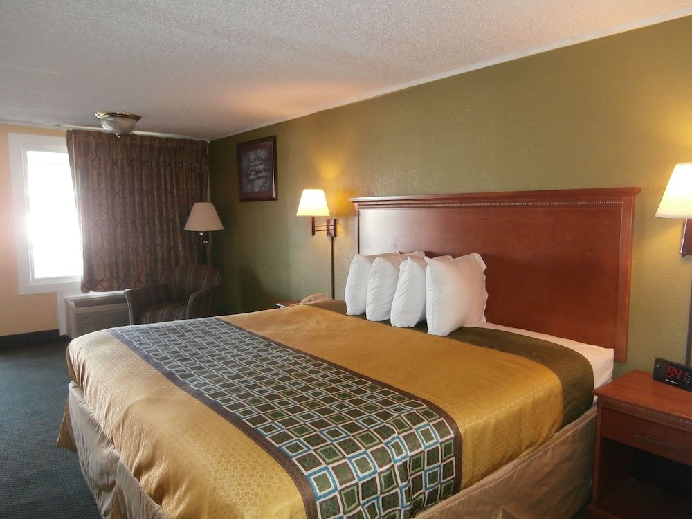 Americas Best Value Inn Conyer Room, 1 King Bed, Smoking 2