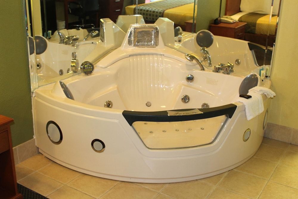 Americas Best Value Inn Conyer Suite, 1 King Bed, Non Smoking (Jacuzzi) 6