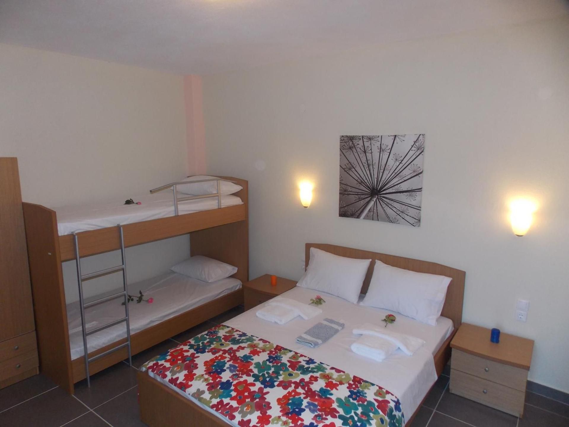 Family Studio (2 Adults + 2 Children)