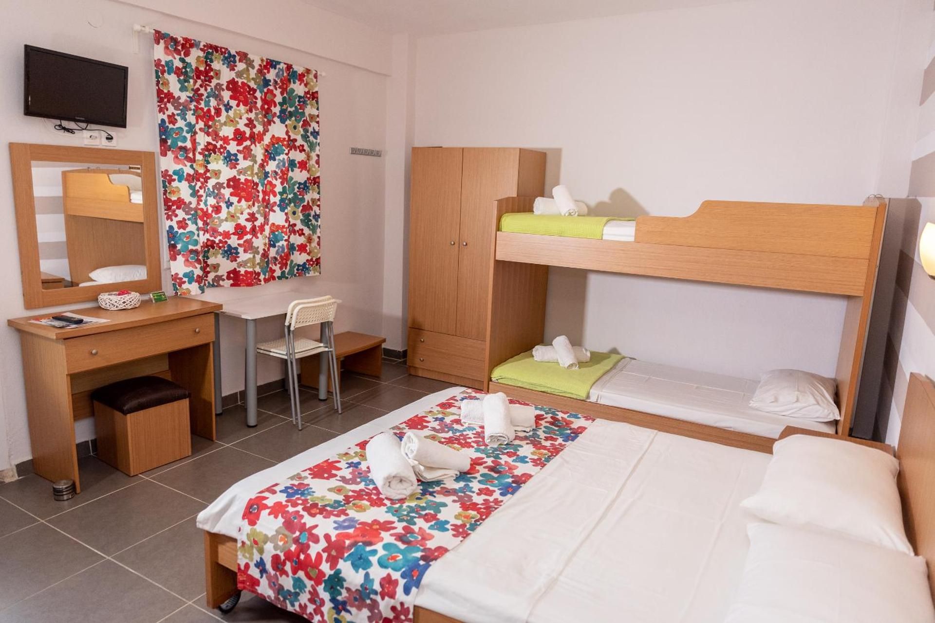 Family Studio (2 Adults + 2 Children)